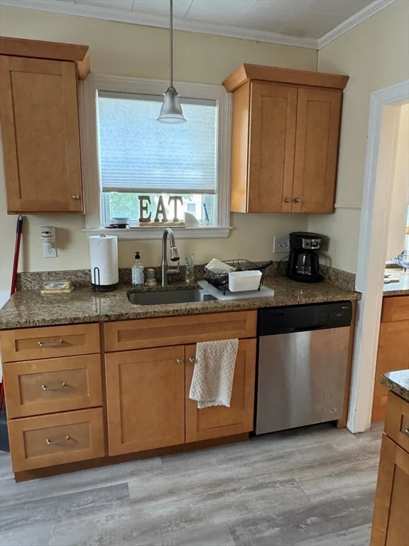 2 bed, 1 bath apartment for rent at 40 Taylor St Unit 1, Quincy — photo 3 of 16