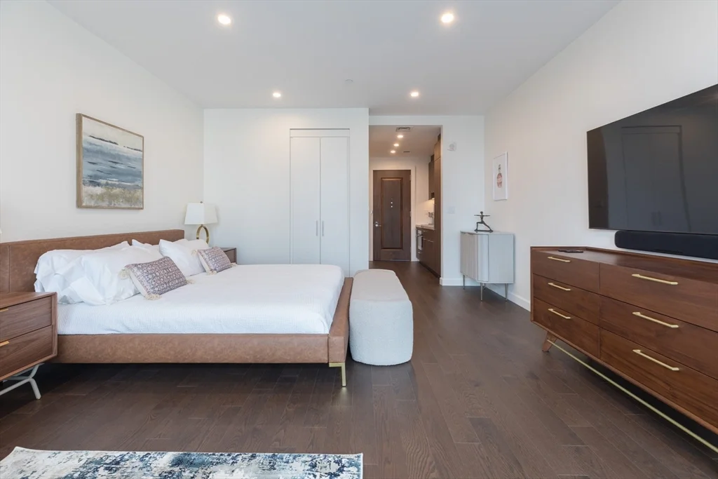 Studio bed, 1 bath apartment for rent at 40 Trinity Pl Unit 1602, Back Bay — photo 8 of 31