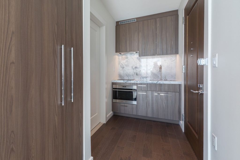 Studio bed, 1 bath apartment for rent at 40 Trinity Pl Unit 1606, Back Bay — photo 6 of 9