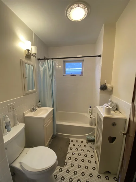 4 bed, 2 bath apartment for rent at 40 Walker Unit 1, Davis Square — photo 21 of 26