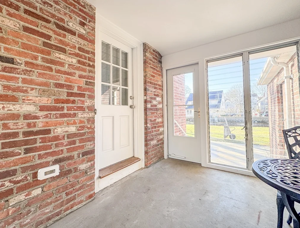 3 bed, 1 bath apartment for rent at 40 Walter St Unit 1, East Lynn — photo 8 of 40