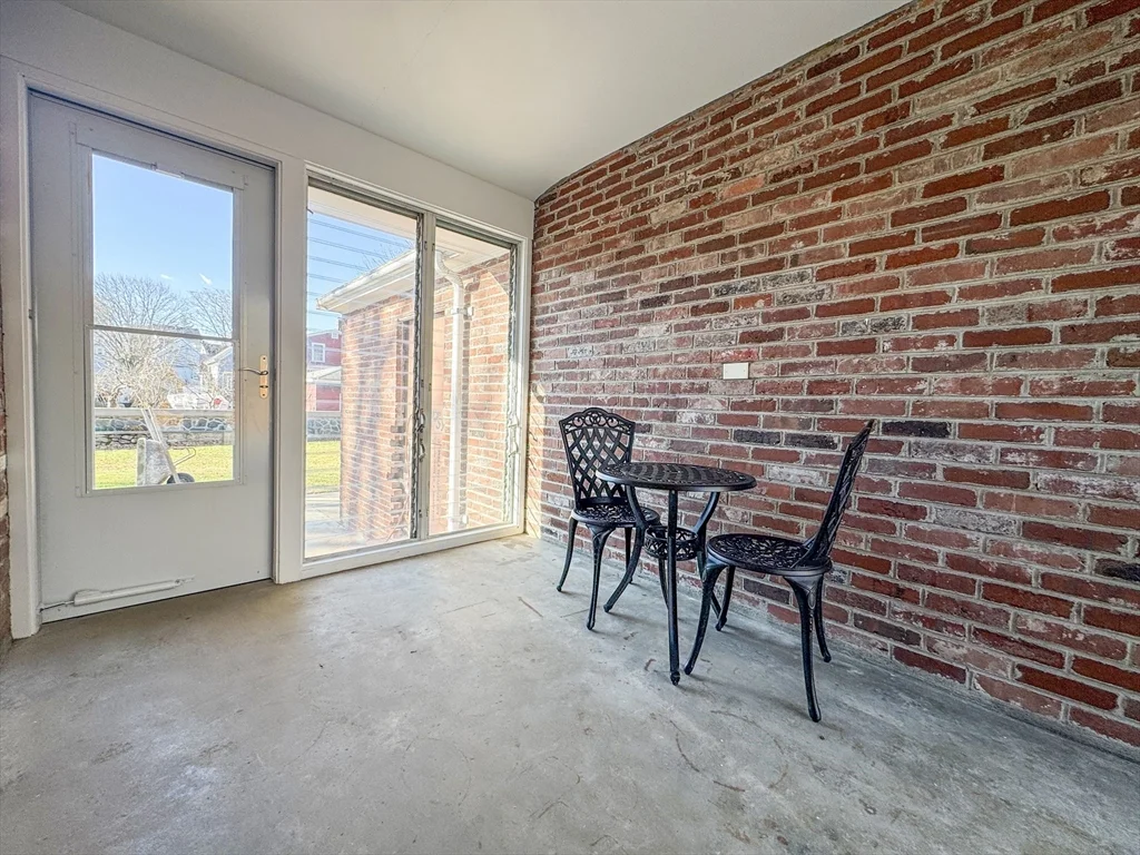 3 bed, 1 bath apartment for rent at 40 Walter St Unit 1, East Lynn — photo 7 of 40