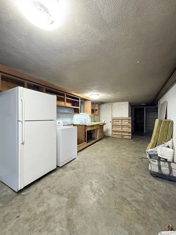 3 bed, 1 bath apartment for rent at 40 Walter St Unit 1, East Lynn — photo 31 of 40