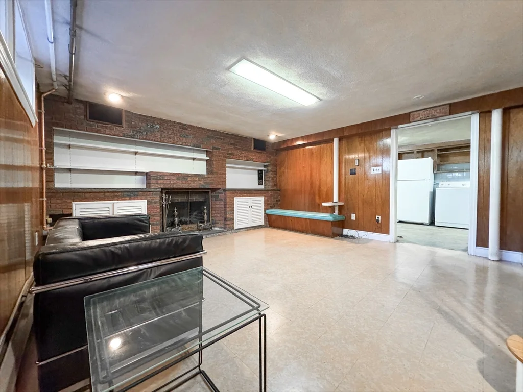 3 bed, 1 bath apartment for rent at 40 Walter St Unit 1, East Lynn — photo 37 of 40