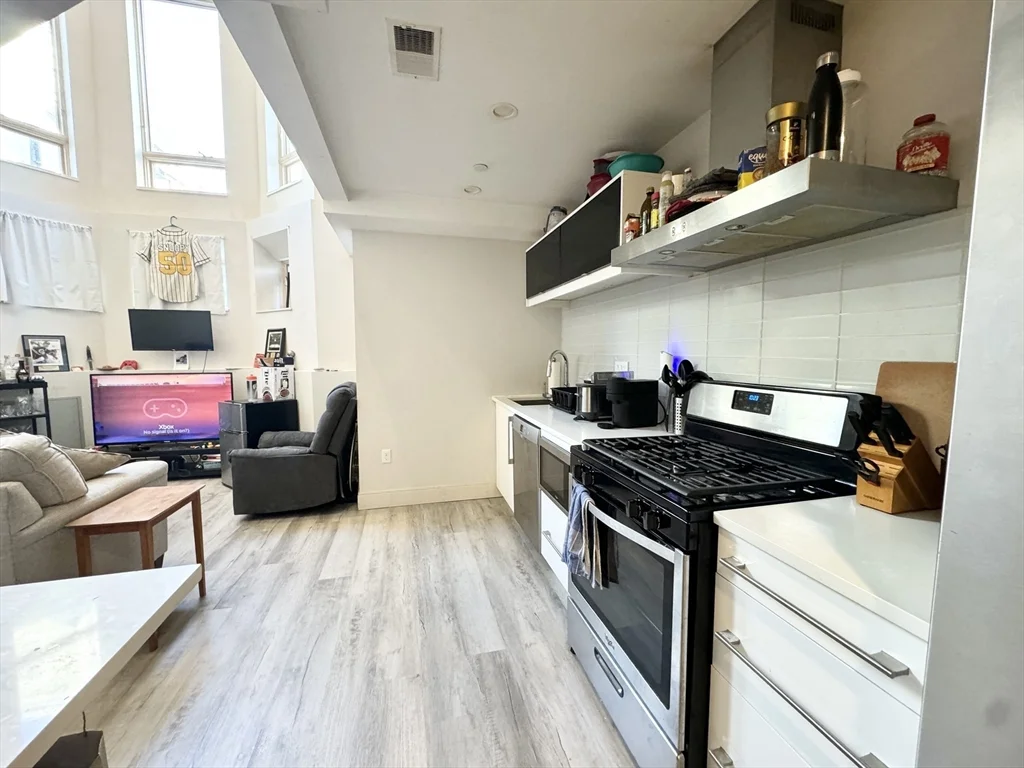 4 bed, 3 bath apartment for rent at 40 Washburn Unit 1, Dorchester