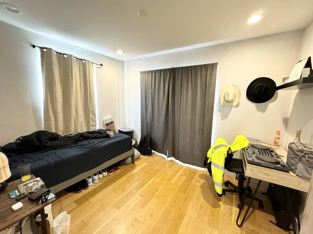 4 bed, 3 bath apartment for rent at 40 Washburn Unit 3, Dorchester — photo 4 of 10