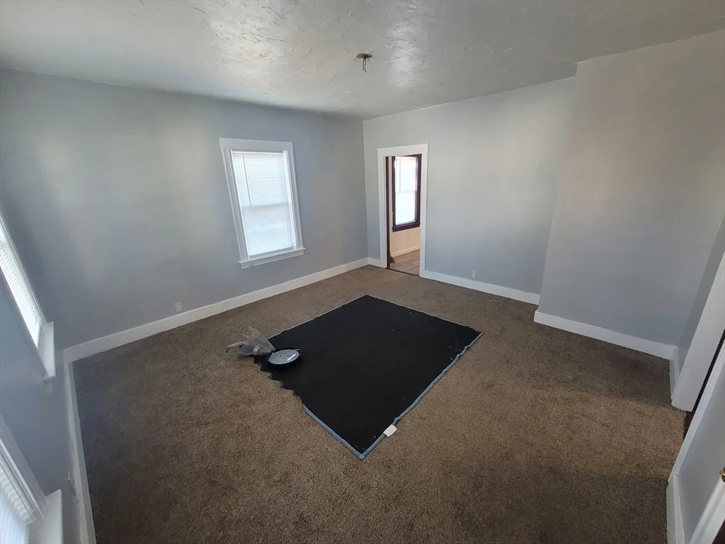 3 bed, 1 bath apartment for rent at 40 Whitcomb St Unit 3, Worcester — photo 4 of 16