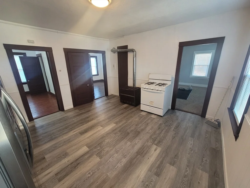 3 bed, 1 bath apartment for rent at 40 Whitcomb St Unit 3, Worcester — photo 6 of 16