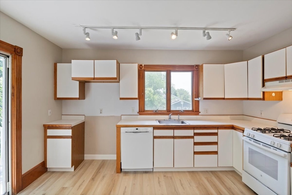 2 bed, 1 bath apartment for rent at 40 Whitehall St Unit 2, East Dedham — photo 5 of 37