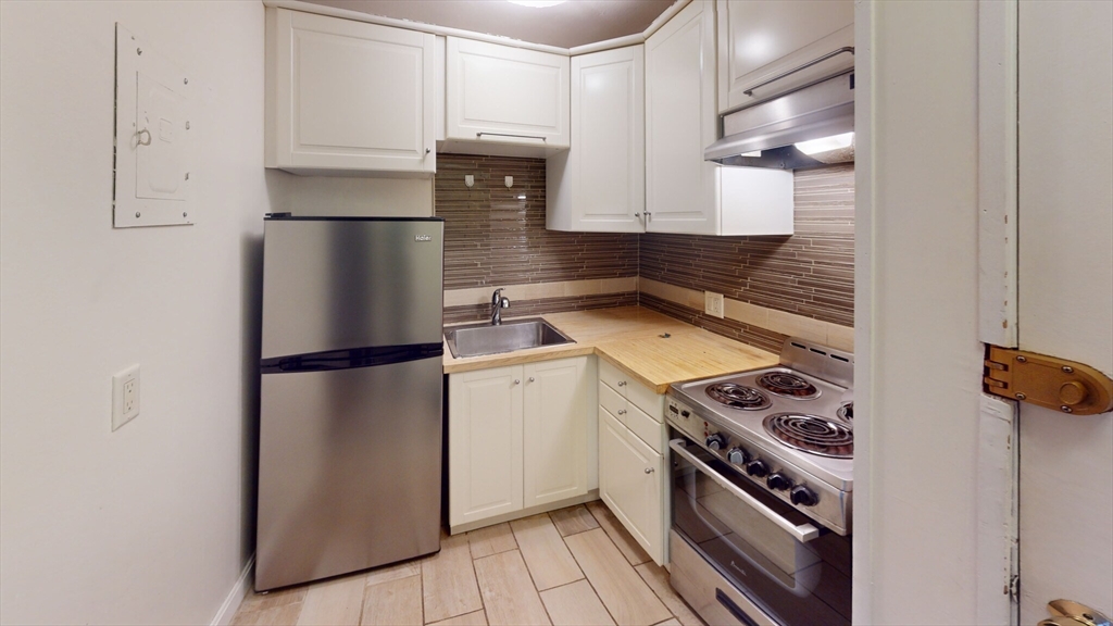 1 bed, 1 bath apartment for rent at 40 Winchester St Unit 5, North Brookline — photo 4 of 8