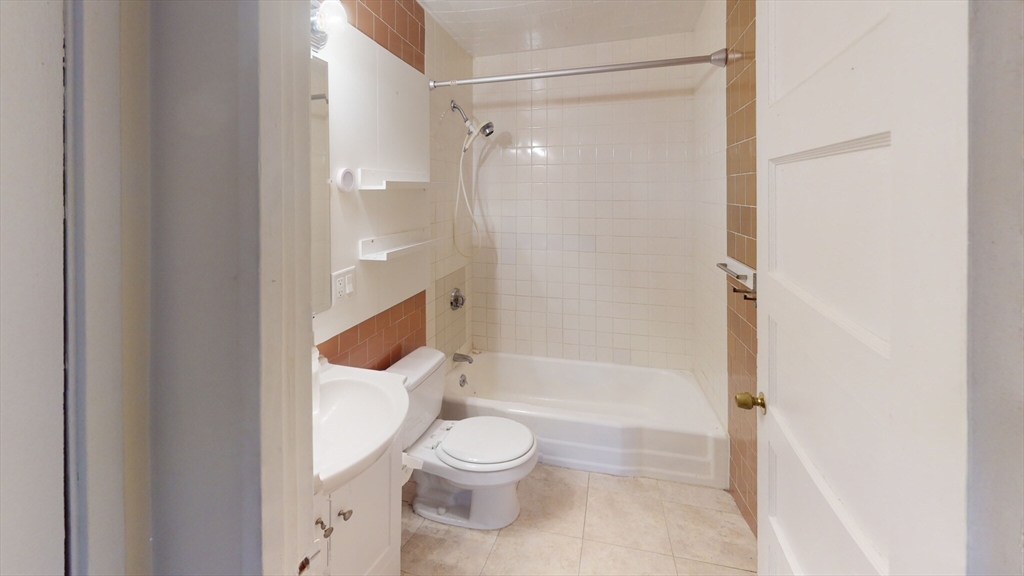 1 bed, 1 bath apartment for rent at 40 Winchester St Unit 5, North Brookline — photo 5 of 8