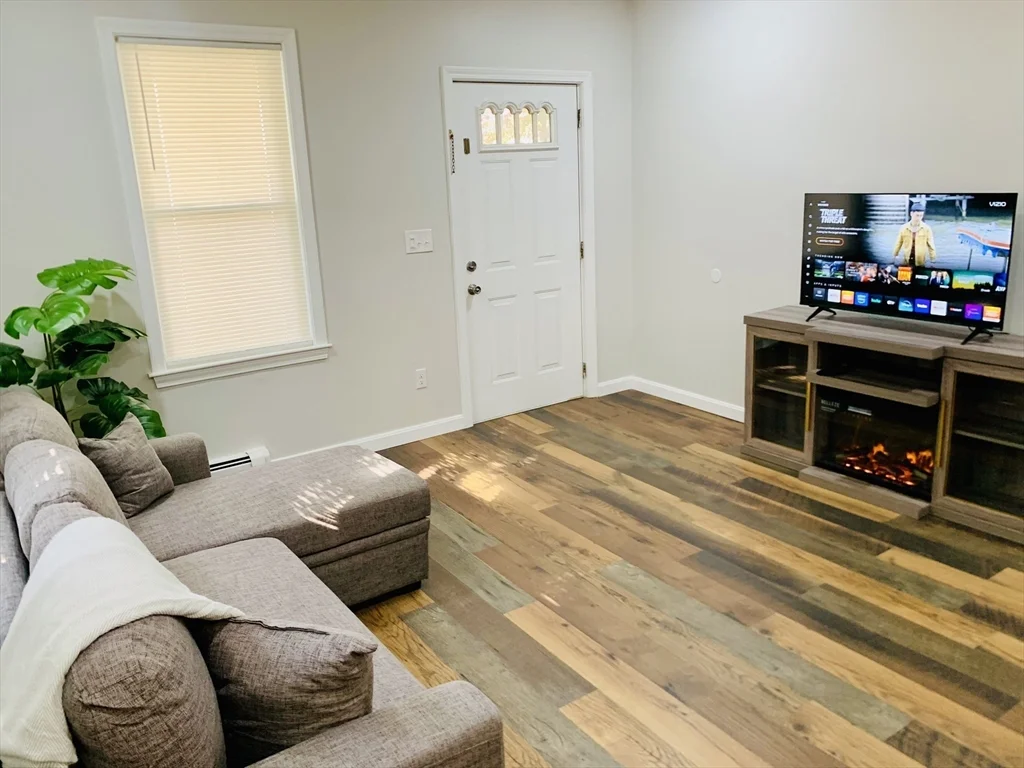 1 bed, 1 bath apartment for rent at 400 Charles Unit 1, Edgeworth — photo 2 of 9