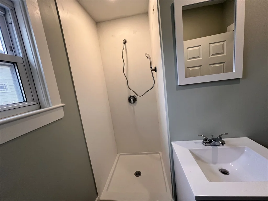 2 bed, 1 bath apartment for rent at 400 Court St Unit 1, North Plymouth — photo 7 of 13