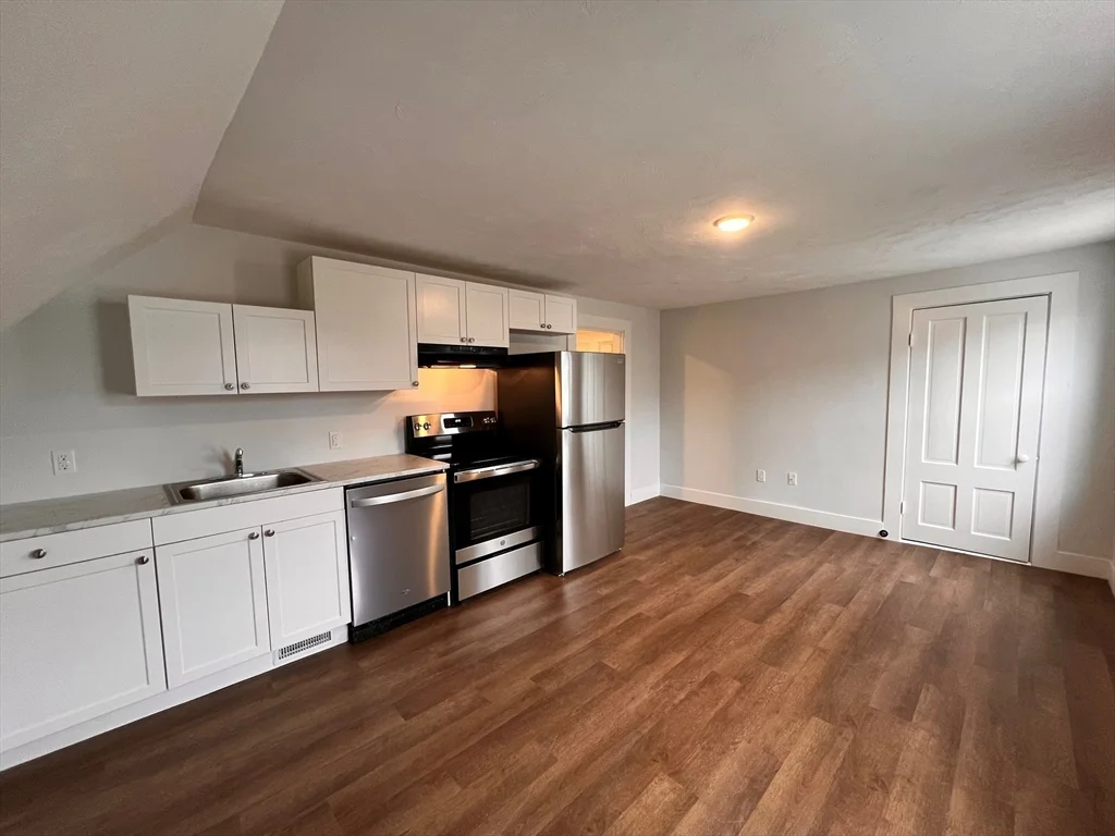 1 bed, 1 bath apartment for rent at 400 Court St Unit 2, North Plymouth — photo 2 of 8
