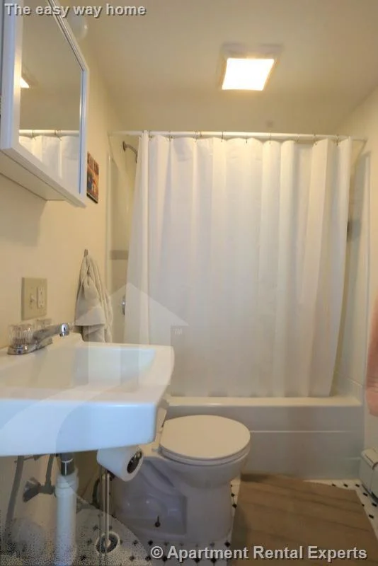 1 bed, 1 bath apartment for rent at 400 Franklin St Unit 4, Central Square — photo 9 of 12