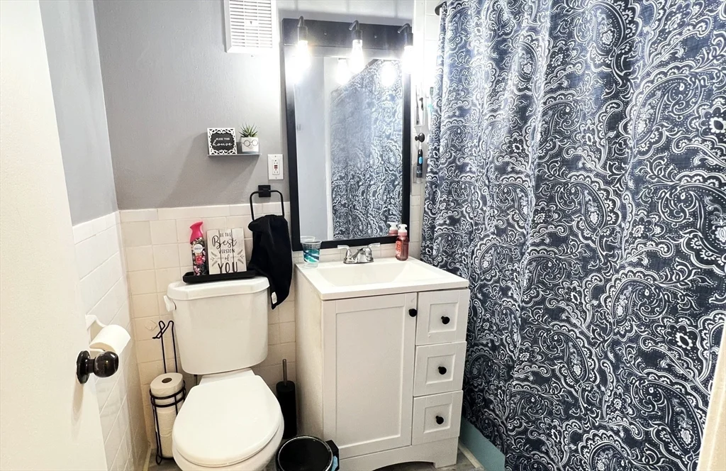 2 bed, 1 bath apartment for rent at 400 Governors Dr Unit 5, Winthrop — photo 9 of 16