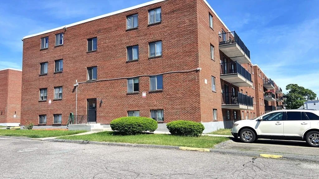 2 bed, 1 bath apartment for rent at 400 Governors Dr Unit 5, Winthrop — photo 13 of 16