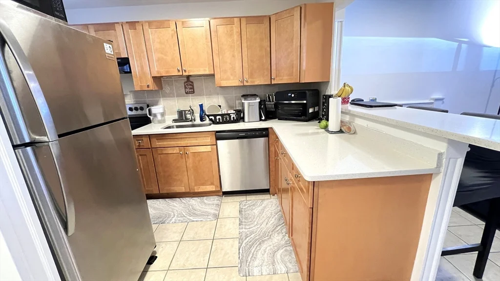 2 bed, 1 bath apartment for rent at 400 Governors Dr Unit 5, Winthrop — photo 2 of 16