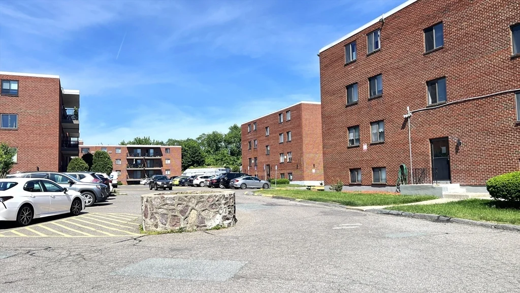 2 bed, 1 bath apartment for rent at 400 Governors Dr Unit 5, Winthrop — photo 14 of 16