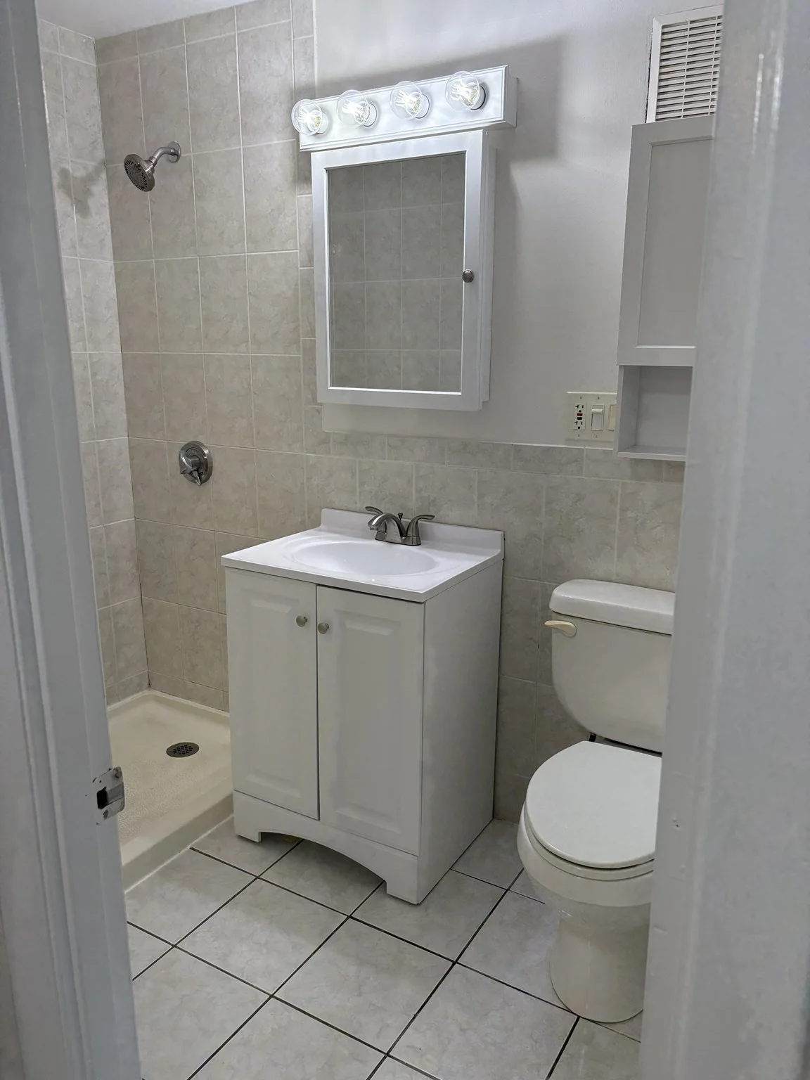 2 bed, 1 bath apartment for rent at 400 Governors Park Unit 27, Winthrop — photo 5 of 9