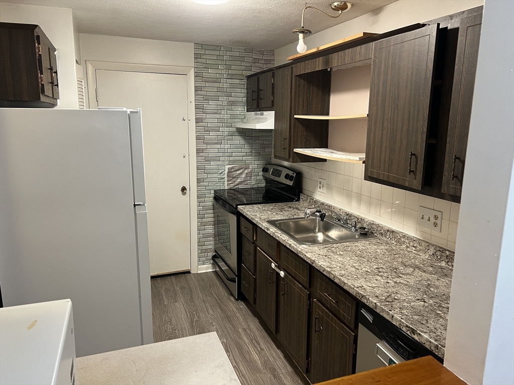 2 bed, 1 bath apartment for rent at 400 Governors Park Unit 29, Winthrop — photo 4 of 12