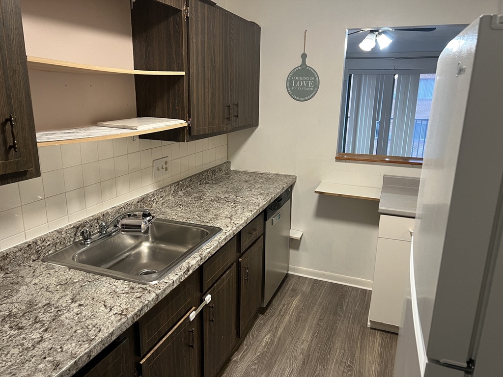 2 bed, 1 bath apartment for rent at 400 Governors Park Unit 29, Winthrop — photo 3 of 12