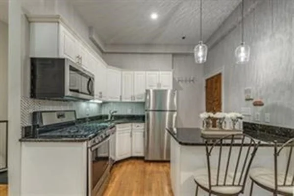 1 bed, 1 bath apartment for rent at 400 Marlborough St Unit 2, Back Bay — photo 3 of 9