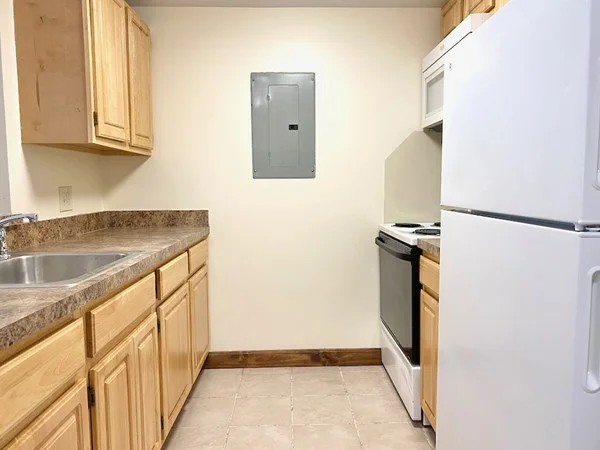 3 bed, 1 bath apartment for rent at 400 Massachusetts Ave Unit 38, South End — photo 4 of 14