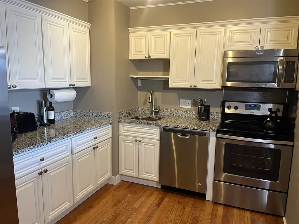 1 bed, 1 bath apartment for rent at 400 Savin Hill Ave Unit 27, Dorchester — photo 2 of 15