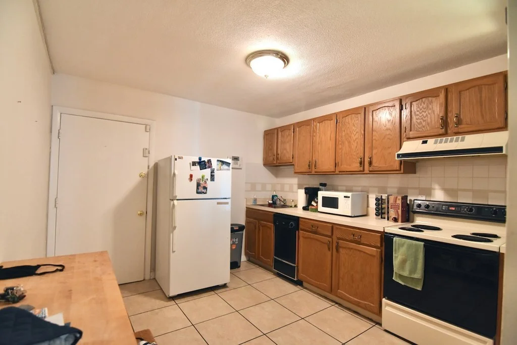 1 bed, 1 bath apartment for rent at 400 Savin Hill Unit 4, Dorchester — photo 8 of 10