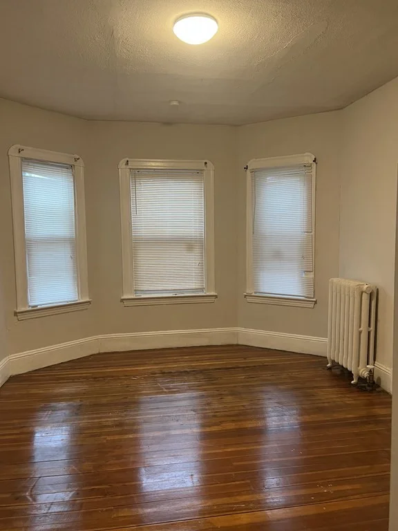 4 bed, 1 bath apartment for rent at 400 Spring Unit 1, Brockton — photo 4 of 8