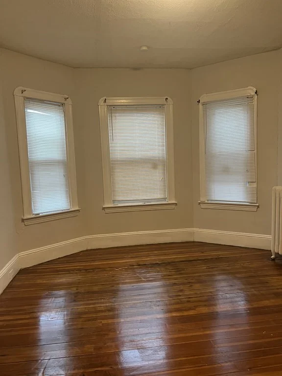 4 bed, 1 bath apartment for rent at 400 Spring Unit 1, Brockton — photo 3 of 8