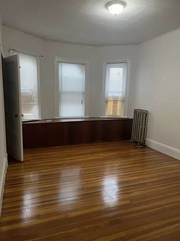4 bed, 1 bath apartment for rent at 400 Spring Unit 1, Brockton — photo 2 of 8