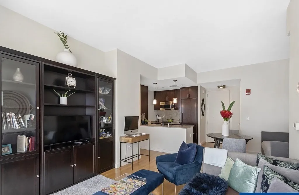 1 bed, 1 bath apartment for rent at 400 Stuart St Unit 16G, Back Bay — photo 3 of 28