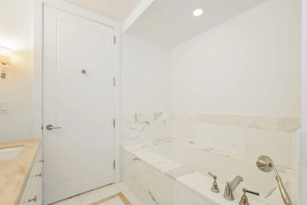 1 bed, 2 bath apartment for rent at 400 Stuart St Unit 29C, Back Bay — photo 23 of 28