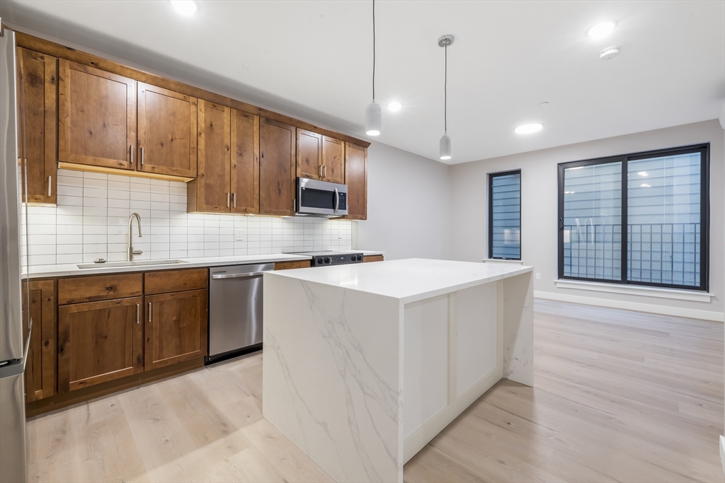 2 bed, 1 bath apartment for rent at 400 W Broadway Unit 201, South Boston — photo 6 of 14