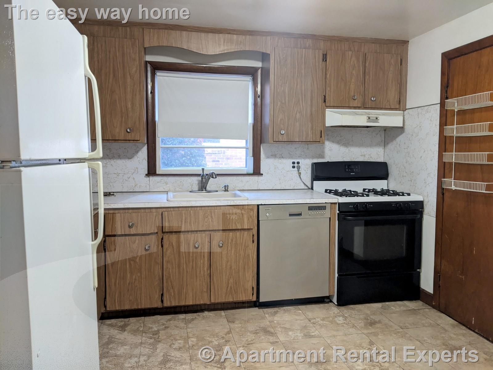 3 bed, 1 bath apartment for rent at 400 Walden St Unit 1, Huron Village — photo 5 of 17