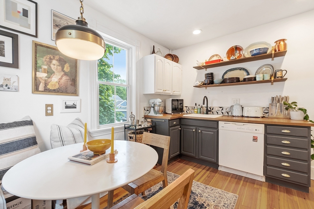 1 bed, 1 bath apartment for rent at 401 Cabot St Unit 4, Beverly — photo 2 of 25