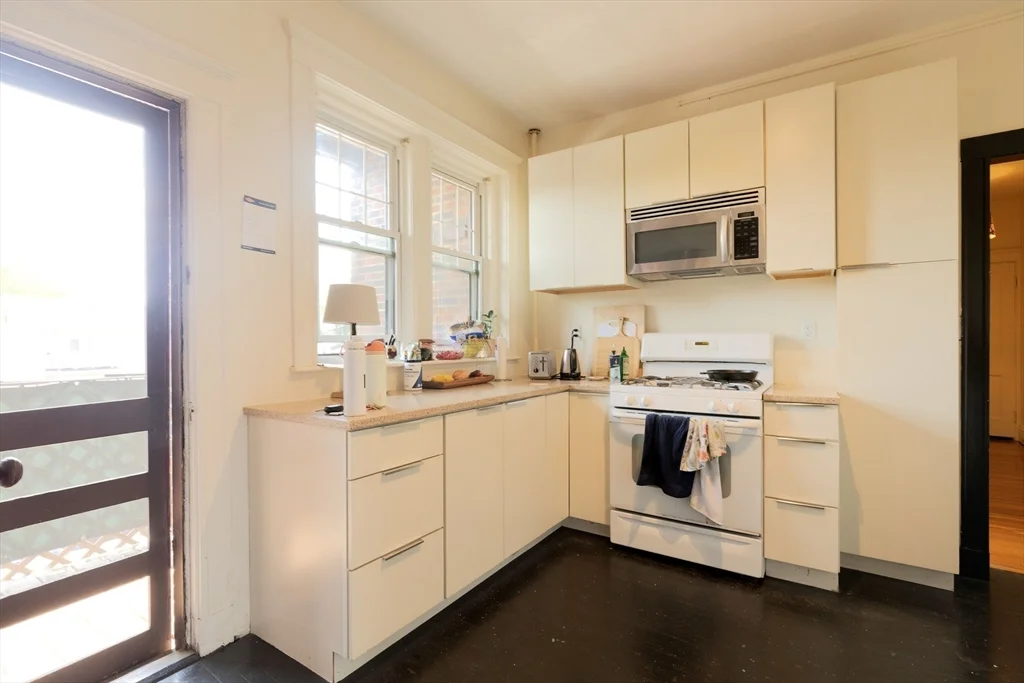 2 bed, 1 bath apartment for rent at 401 Washington St Unit 4, Coolidge Corner — photo 22 of 24