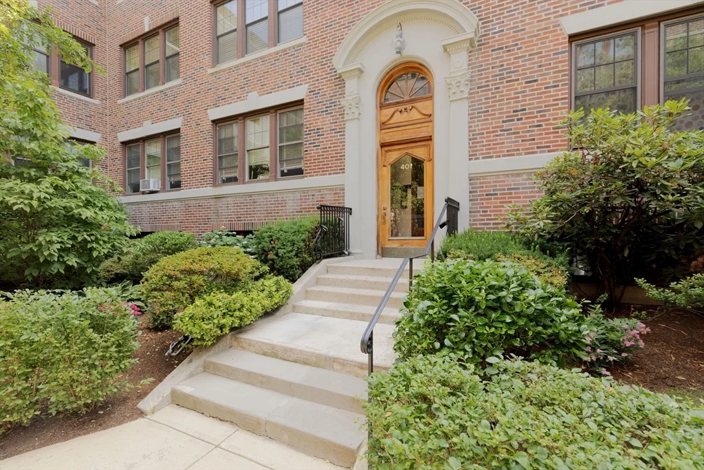 2 bed, 1 bath apartment for rent at 401 Washington St Unit 4, Coolidge Corner — photo 3 of 24