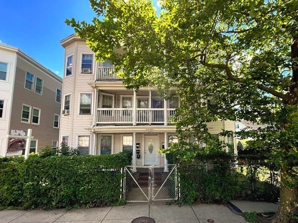 2 bed, 1 bath apartment for rent at 4012 Washington St Unit 1, Roslindale — photo 1 of 9