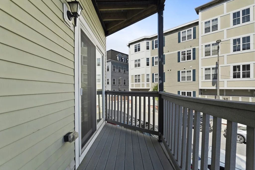 4 bed, 2 bath apartment for rent at 402 E 3rd St Unit 1, South Boston — photo 7 of 25