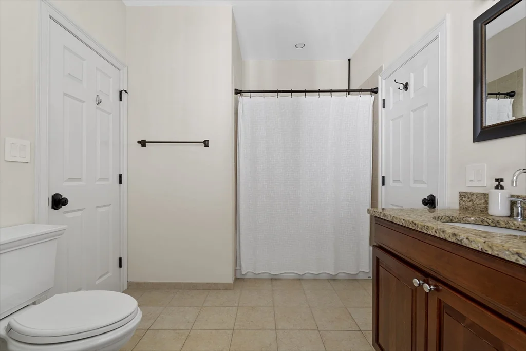 4 bed, 2 bath apartment for rent at 402 E 3rd St Unit 1, South Boston — photo 21 of 25