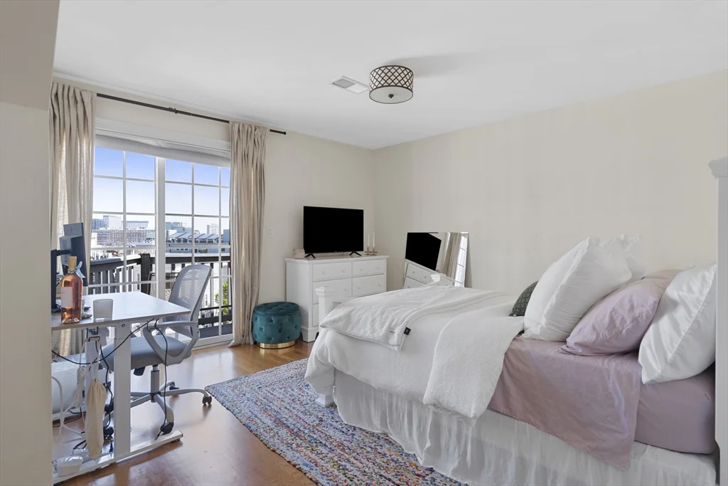 4 bed, 2 bath apartment for rent at 402 E 3rd St Unit 1, South Boston — photo 9 of 25