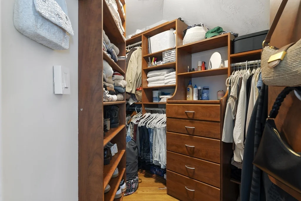 4 bed, 2 bath apartment for rent at 402 E 3rd St Unit 1, South Boston — photo 16 of 25