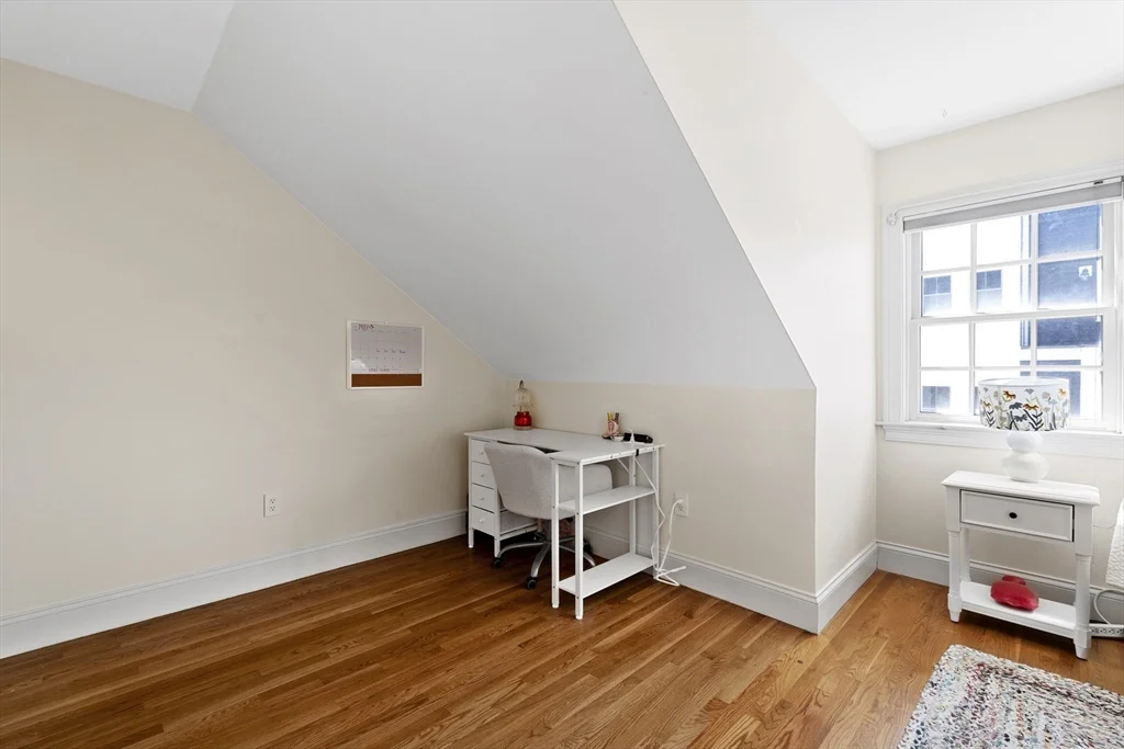 4 bed, 2 bath apartment for rent at 402 E 3rd St Unit 1, South Boston — photo 15 of 25