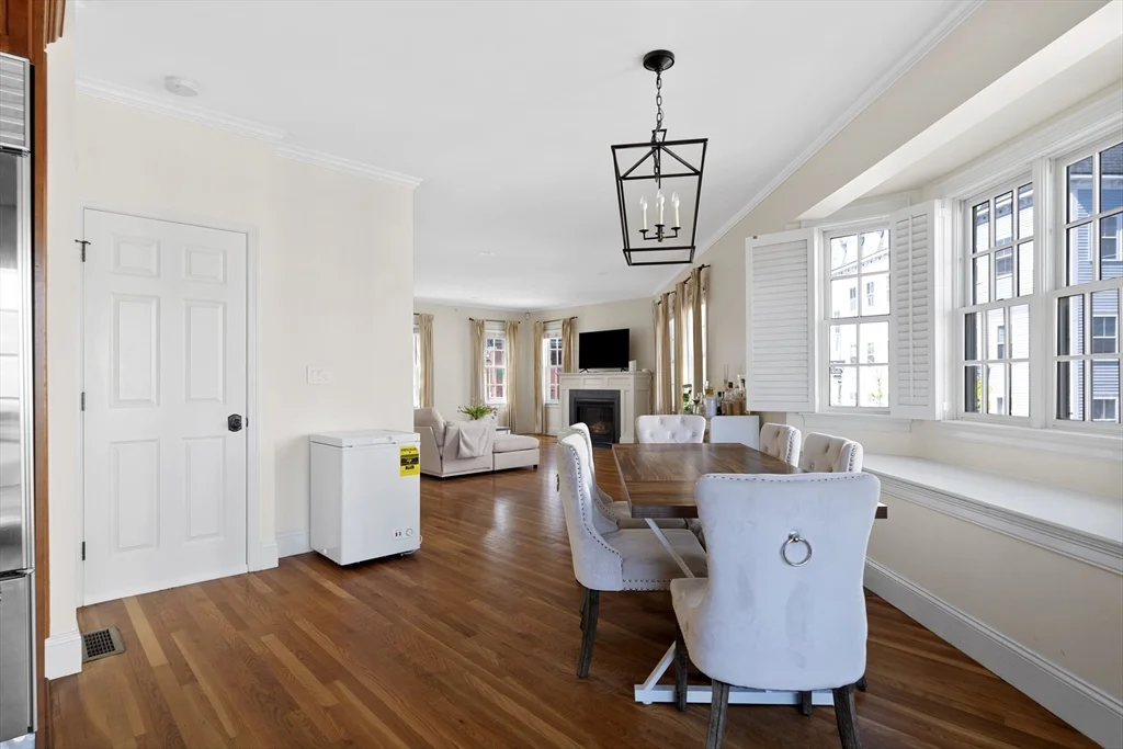 4 bed, 2 bath apartment for rent at 402 E 3rd St Unit 1, South Boston — photo 6 of 25