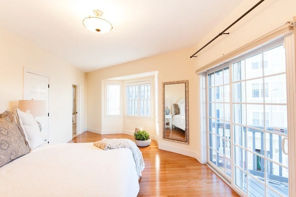 4 bed, 2 bath apartment for rent at 402 E 3rd St Unit 402, South Boston — photo 4 of 18