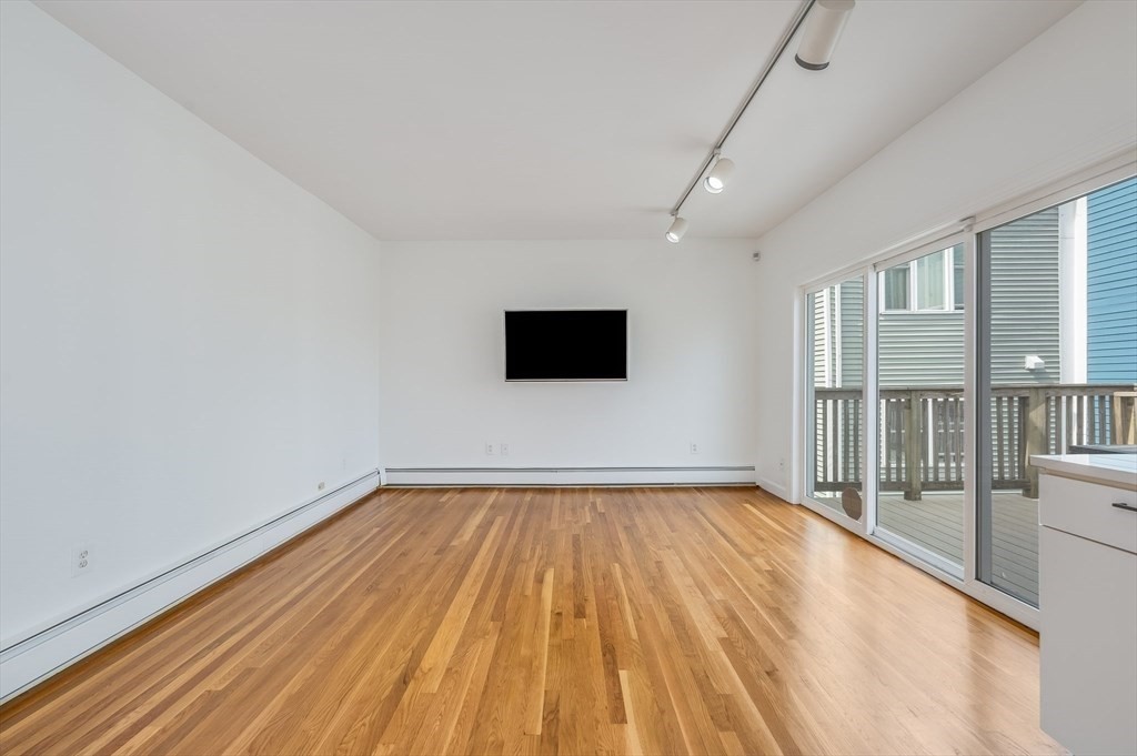 1 bed, 1 bath apartment for rent at 402 East 7th St Unit 3, South Boston — photo 5 of 13