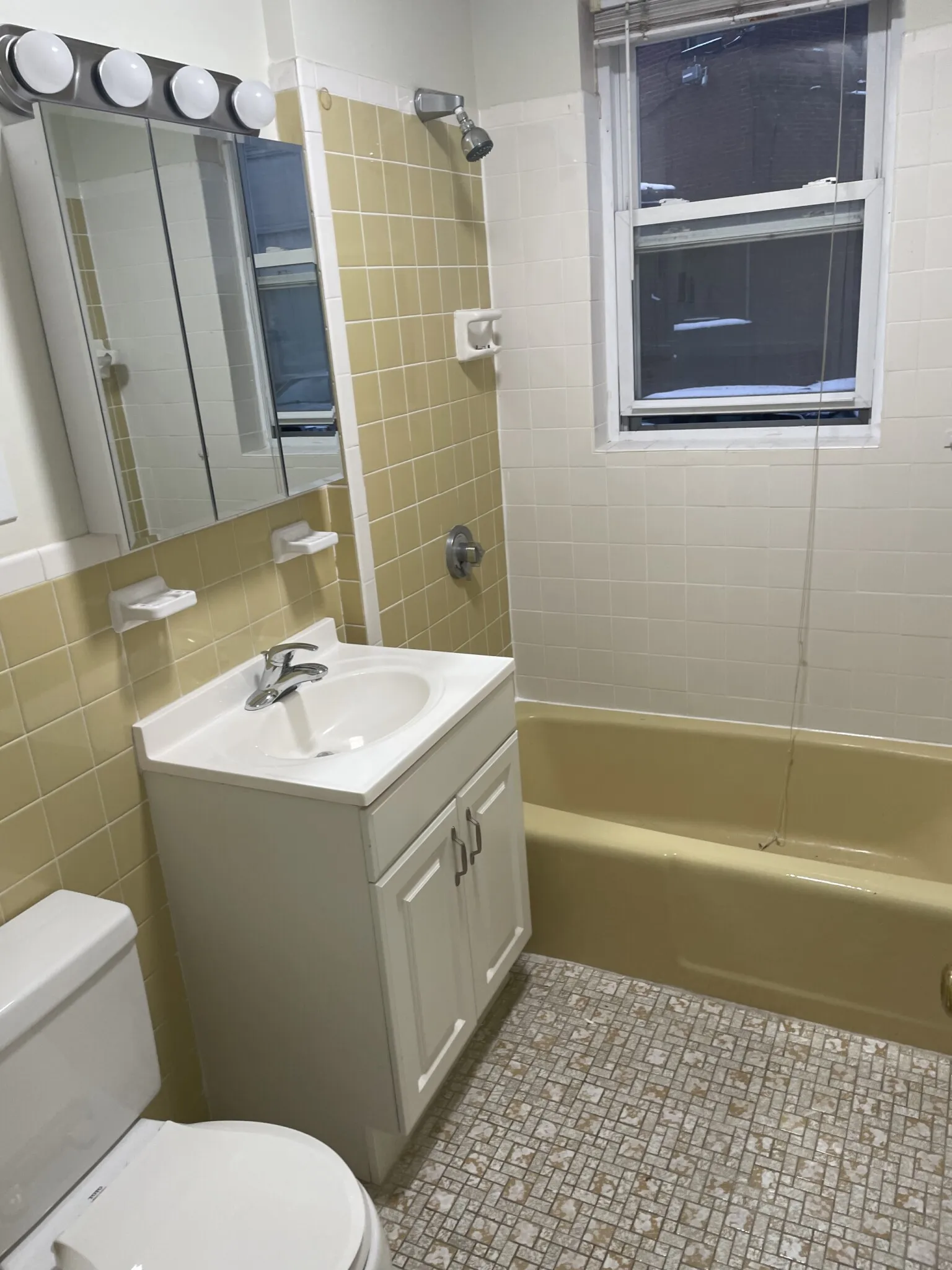Studio bed, 1 bath apartment for rent at 402 Highland Ave Unit U-4, Davis Square — photo 6 of 8